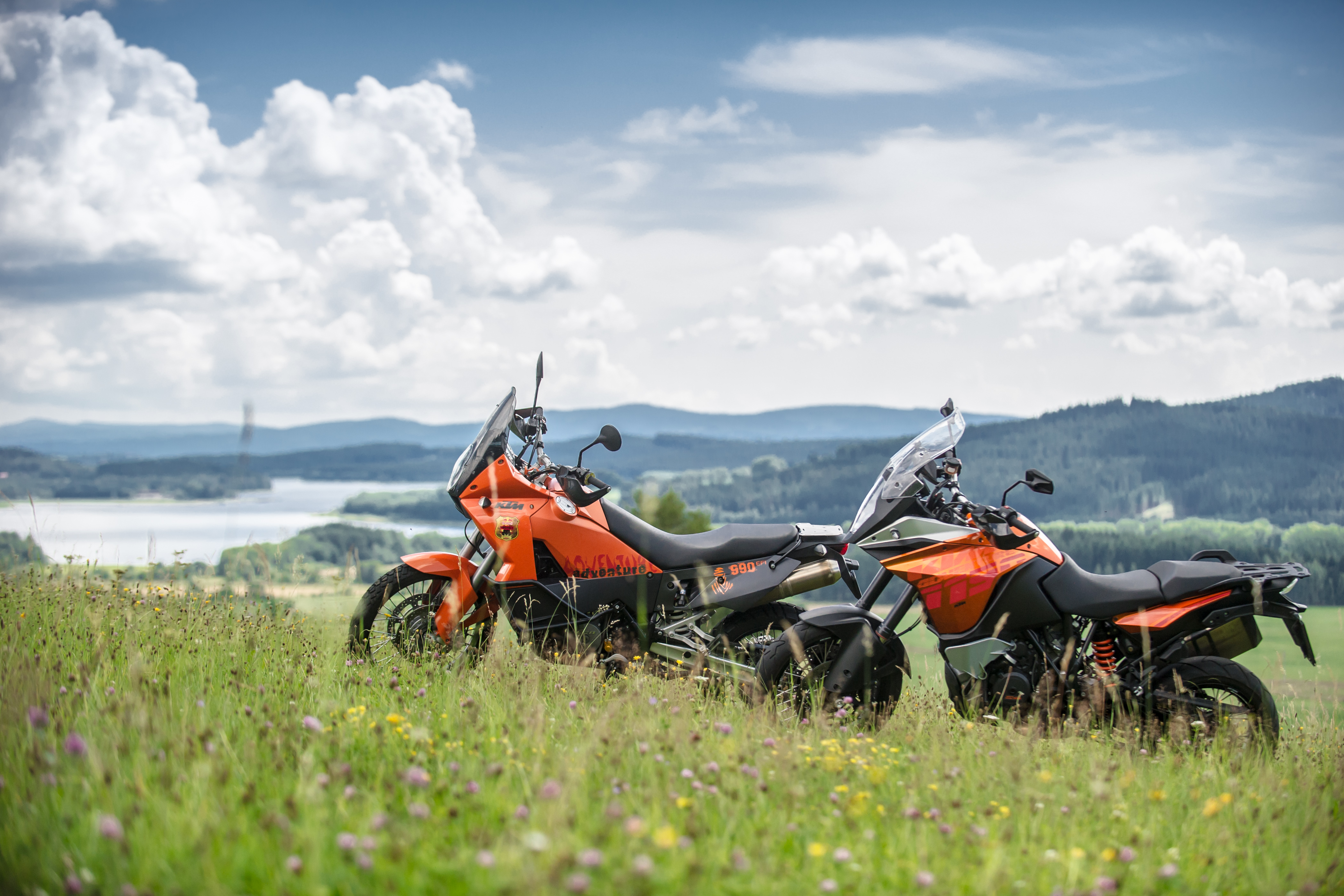 TEST: KTM 1190 Adventure vs. KTM 990 Adventure