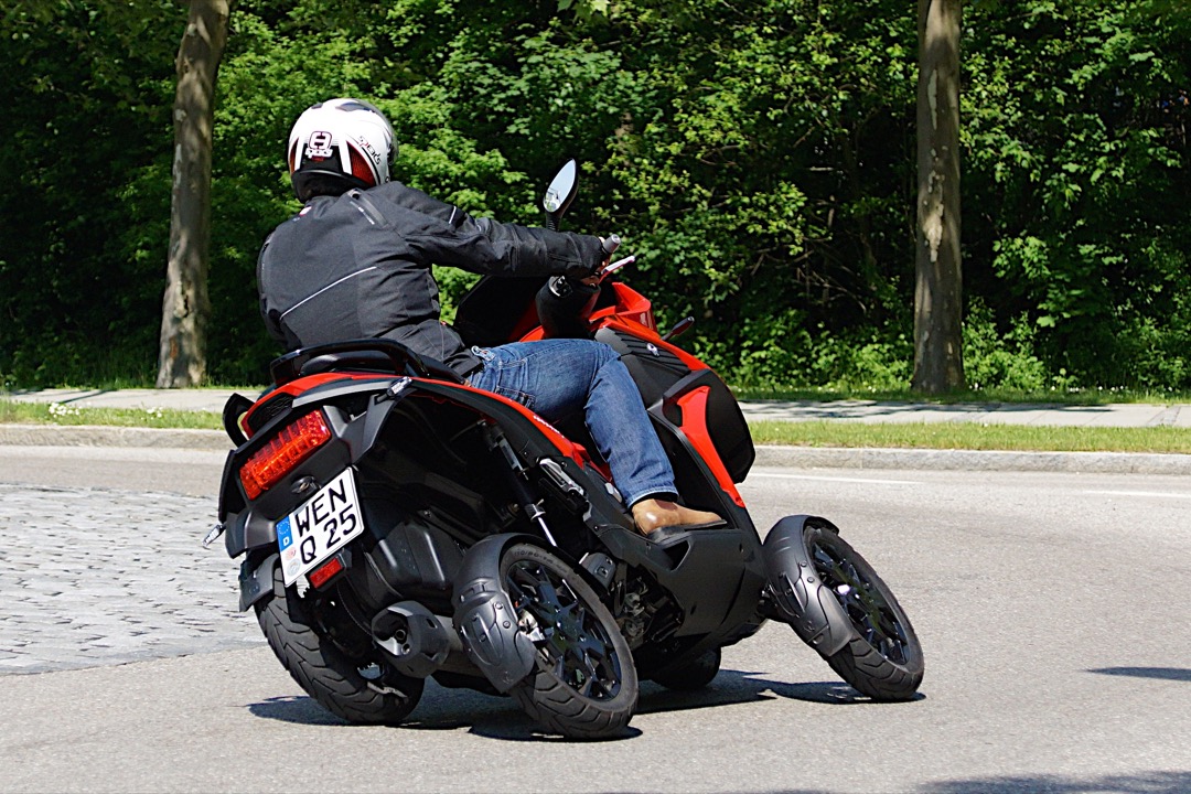 Čtyřkolov&yacute; sk&uacute;tr Quadro4