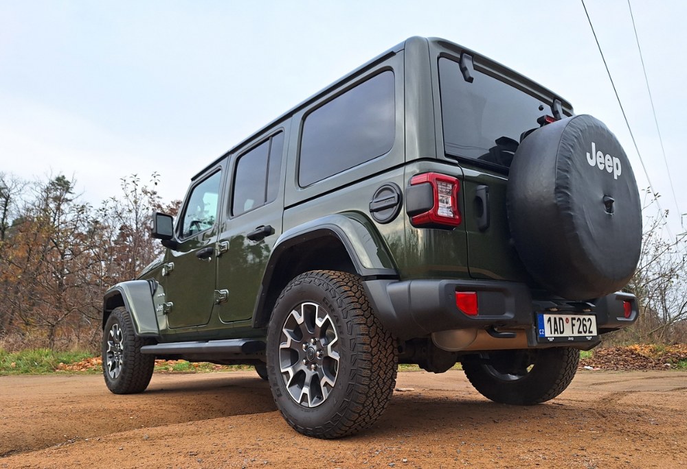 Jeep Wrangler 2.0 Turbo Sahara &ndash; Cestovatel časem