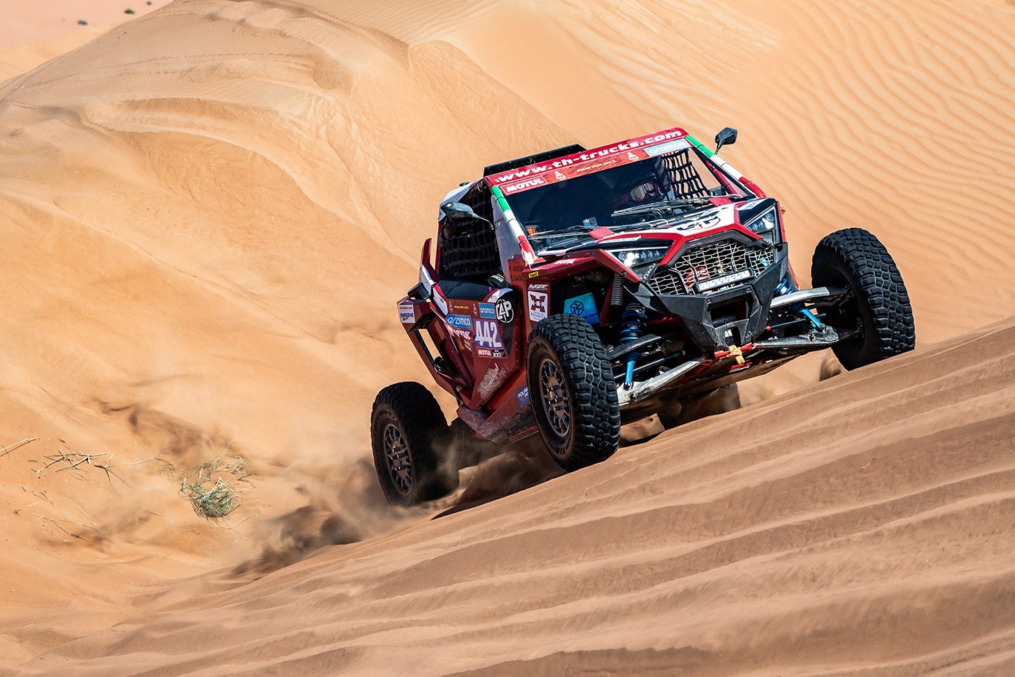  Polaris RZR se vrac&iacute; na Dakar